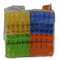 pinza plastica pequena